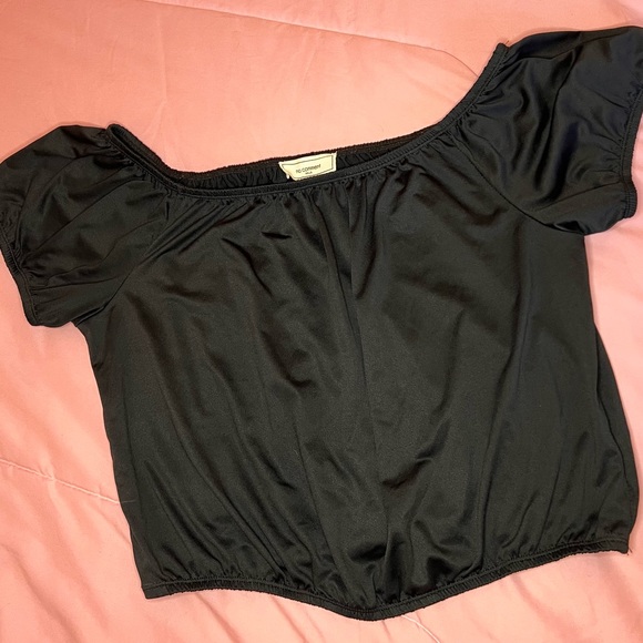 Black stretchy crop top Size Large Low Shoulder - Picture 5 of 5